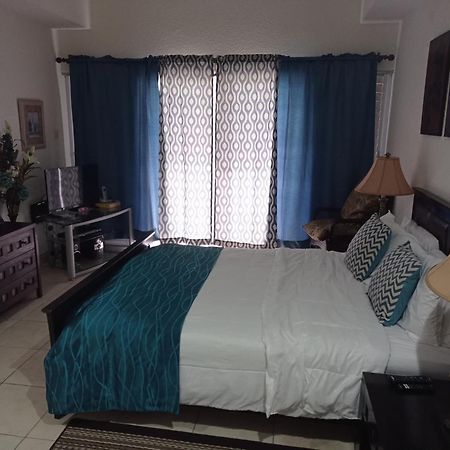 126 Friendship, Rockley Golf Club Apartment Bridgetown Bagian luar foto