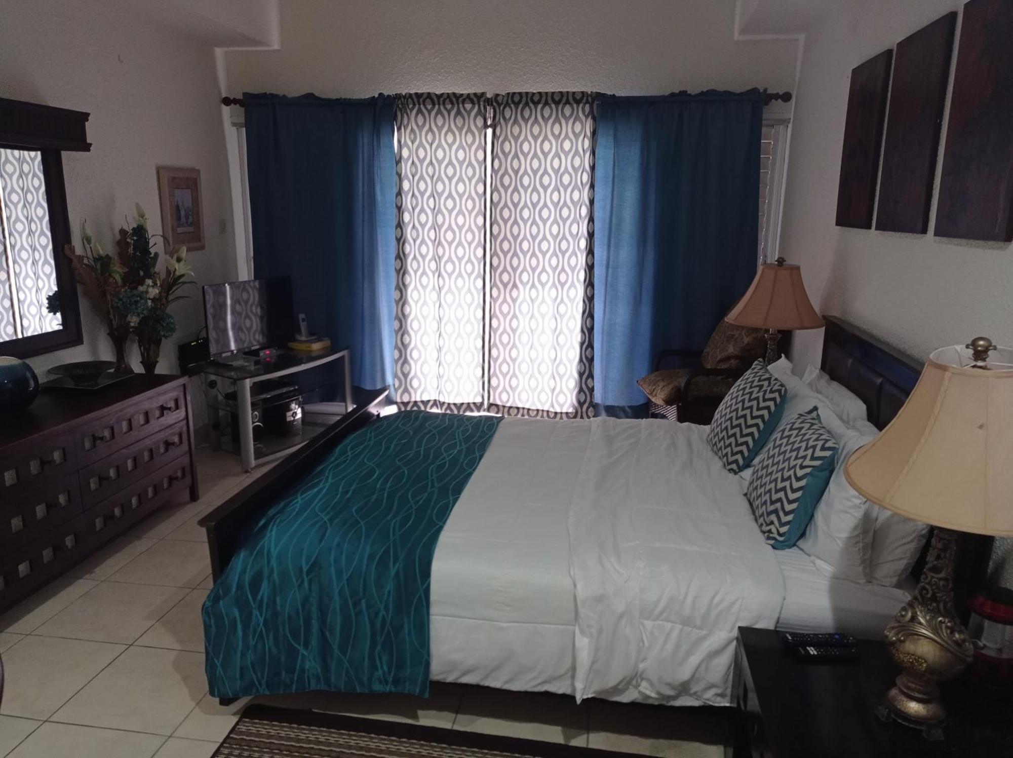 126 Friendship, Rockley Golf Club Apartment Bridgetown Bagian luar foto